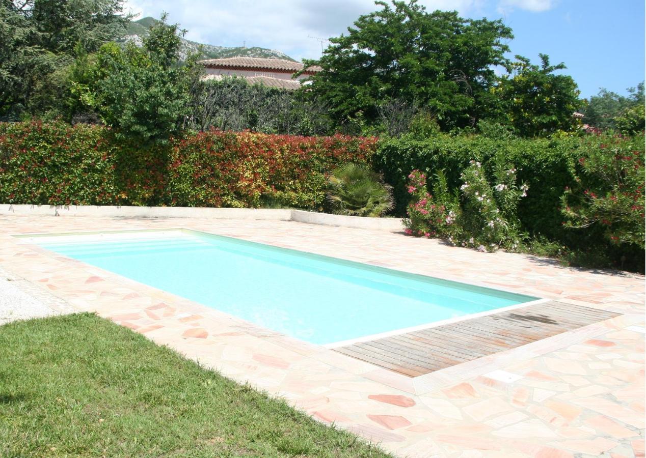 Studio Independant A La Villa Garlaban 3 Etoiles Жемено Экстерьер фото